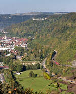 Unbekannte 146 mit IRE5 Stuttgart-Lindau Insel am 09.10.2021 die Geislinger Steige aufwärtsfahrend 