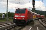 Am 19.09.2021 konnte ich diese TRAXX2-Lokomotive 146 208-4 von RAB Ulm am RE5 nach Lindau-Insel in Geislingen an der Steige fotografieren. An der Seite trägt sie Werbung für DB-Regio in Baden-Württemberg.