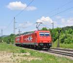 185 606 der HGK ist an der Spitze diesses kleinen Lokzuges der in Richtung Ulm unterwegs ist.Er Durchfhrt Gingen an der Fils am 28.5.2012