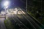 Wenn der letzte Zug des Tages von Lindau kommend Friedrichshafen kurz nach Mitternacht erreicht hat, setzt sich der dort bereitstehende  Roberger Kieszug  in Bewegung, um auf der eingleisigen Strecke