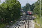 Wenn auf Grund von Gleisbauarbeiten die Bahnstrecke in einem Bahnhof endet und beginnt, in dem nur ein Gleis für den Personenein-/-ausstieg zur Verfügung steht und zwischen Ankunft und