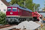 232 088-5 der Salzland Rail Service brachte am 15.09.2020 mit Schttgutkippwagen der Gattung Fans Schotter fr den Unterbau von neuen Weichen in Ravensburg.