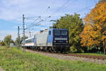 WEE 143 295-4 verlässt mit ihrem RS21-Ersatzzug auf der Fahrt nach Ulm Hbf den Bahnhof Laupheim West in Richtung Laupheim Stadt.