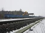 Entladung der mit Kohle beladenen Wagen der PKP cargo, die von einer G 1206, der 5009 der akiem nach Langenschemmern gebracht wurden (15.02.2013).