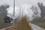 Dampf auf der Südbahn: S36 mit dem schweizerischen Elefant im Schlepp. 2.4.22