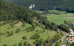 Ausblick vom Schillerfels - 

... ins Blautal bei Gerhausen mit dem Altentaler Kogel oben im Bild. Ein Coradia Lint-Triebzug aus Ulm wird gleich in den Haltepunkt Gerhausen einfahren.

12.09.2025 (M)