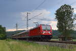 147 015 entwischt im Juni 2019 bei Kirchentellinsfurt mit RE 22043 einem aufziehenden Gewitter, auch der Fotograf trat nach diesem Foto die Flucht an