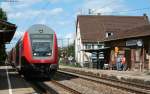 RE 22035 (Stuttgart Hbf-Tbingen Hbf) mit schublok 143 315-0 bei der Durchfahrt Oberboihingen 25.7.09