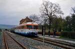 Sonderfahrt auf der Ammertalbahn (zu dieser Zeit, 1985, gab es sonst nur fahrplanmäßige DB-Züge zwischen Tübingen und Entringen) mit dem Esslinger VT 405 (WEG).
Datum: 01.05.1985 