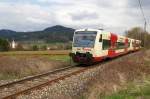 VT 221 und 213 fahren als HzL 88264 (Aulendorf-Tbingen) am 13. April 2012 bei Drrwangen (KBS 766) ihrem Ziel entgegen.