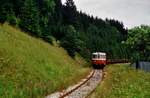 Ein solcher MAN-Schienenbus der Hohenzollerischen Landesbahn war fähig, viel zu schleppen! Er hatte zwei leistungsfähige Motoren und das reichte auch am 29.10.1984 für einen längeren Zug.
