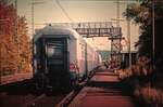 28.09.1990 140 682-6 Nah-Zug Pendel nach Bietigheim-Bissingen Hp Ensingen Abfahrt
8 Monate vor der Eröffnung der SFS Stuttgart-Mannheim am 31.05.1991,danach Rückbau der Strecke bis Vaihingen-Nord Enz
Bahnsteige und Reisendensteg Abgerissen