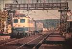 28.09.1990  Einfahrt Gleis 1 im Haltepunkt Ensingen 140 486-2 N-Zug nach Pforzheim
8 Monate vor der Eröffnung der SFS Stuttgart-Mannheim am 31.05.1991,danach Rückbau der Strecke bis Vaihingen-Nord Enz
Bahnsteige und Reisendensteg Abgerissen