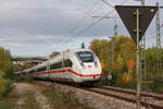 Elegant in der Kurve liegt ICE 4 - Triebzug 9016 kurz vor der Weiche, die das nach Stuttgart führende Fernbahngleis der KBS 770 und das Gleis der Schnellfahrstrecke Mannheim - Stuttgart vereint