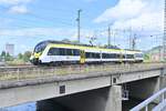 8442 617 von Abellio auf der Neckarbrücke in Heilbronn.