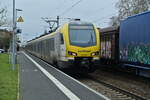 Schuß auf den ET 6.12 als RE8 nach Würzburg Hbf von GoAhead der hier gerade die 294 825-5 mit ihrem Güterzug in Kochendorf überholt bevor er in Bad Friedrichshall Hbf hält.