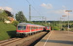 Am 31.07.2014 fährt RB Stuttgart-Heilbronn durch Asperg und überholt dabei die einfahrende S5 Stuttgart-Schwabstraße - Bietigheim-Bissingen.