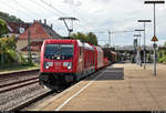 Gemischter Gz mit 187 187-0 DB durchfährt Gleis 3 (S-Bahn-Gleis) des Bahnhofs Asperg auf der Bahnstrecke Stuttgart–Würzburg (Frankenbahn | KBS 780) Richtung Kornwestheim.
[28.7.2020 | 17:08 Uhr]