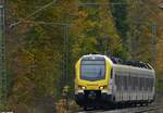Tele auf den verspäteten RE8/alias GoAhead ET 6.05 nach Würzburg, der hier in den Bereich des Bahnhofs Untergriesheim einfährt. 23.10.2021