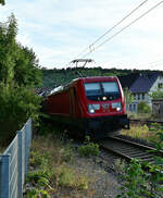 Am Abend des 24.8.2022 kommt die 187 120 von DBC mit einem Öler am Haken durch Adelsheim Ost gen Osterburken gefahren. 