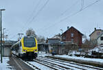 Durch das verschneite Rosenberg eilt hier der GoAhead ET 6.05A geführte RE8 Zug gen Osterburken auf seinem Weg nach Stuttgart Hbf.