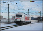 Der SIEMENS EURORUNNER 223 143-9 (STRABAG, NVR: 92 80 1223 143-9 D-SG) ist am 27.01.2026 als  Falschfahrer  Lz auf dem Gegengleis zu Personalschulungszwecken und zum Tanken von Königshofen nach Würzburg Hbf unterwegs, als die Lokomotive an der Einfahrt Ost des Würzburger Hauptbahnhofs fotografiert werden konnte. Kurz darauf fuhr die Maschine wieder zurück. Das Richtungsgleis Würzburg ist zum Zeitpunkt der Aufnahme wegen Bauarbeiten zwischen Abzweig Würzburg Heidingsfeld und Würzburg Hbf gesperrt.
