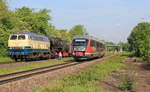 Am 26.05.2019 überholt 642 707/207 als RE  Hohenloeexpress  Heilbronn-Crailsheim im Bahnhof Waldenburg die Überführung von 52.10, durchgeführt von 218 003.