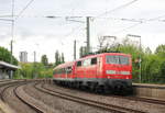 Am 03.05.2017 erreicht 111 043 mit RE Nürnberg-Stuttgart den Bahnhof Waiblingen.