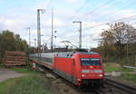 Am 29.10.2013 fährt 101 107 mit IC Nürnberg-Karlsruhe durch Goldshöfe.