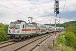 147 559 zog ihren Doppelstock-IC nach Karlsruhe am 29.5.20 am Blocksignal 318 der Gegenrichtung vorbei.