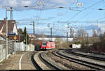 Fast verloren wirkt der kleine 426 013-9 der S-Bahn Stuttgart in den Gleisanlagen des Bahnhofs Stuttgart-Münster auf der Bahnstrecke Stuttgart-Untertürkheim–Kornwestheim (Schusterbahn