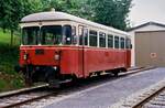 Zu dieser Zeit war das Depot der Strohgäubahn in Weissach noch ein Depot der WEG. Hier wartet der verlassene VT 01 wohl auf seine Wiederherrichtung?
