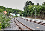 Blick auf die Ausfahrt des Bahnhofs Schwieberdingen auf der Bahnstrecke Korntal–Weissach (Strohgäubahn | KBS 790.61) Richtung Korntal.