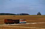 Die Alb bot am 13.04.1985 bei schönem Wetter einen hübschen Zug der WEG-Nebenbahn Amstetten-Laichingen, welche eine Spurweite von 1000 mm hatte.