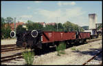 Am 27.5.1990 standen noch diverse Fahrzeuge der schmalspurigen Jagsttalbahn im Bahnhof Möckmühl.