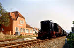 Voller Würde hat der Sonderzug auf der DB-Nebenbahn Kirchheim-Weilheim am 22.09.1985 den Bahnhof erreicht.