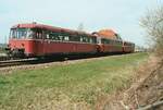 Uerdinger Schienenbuszug auf der DB-Nebenbahn Göppingen - Schwäbisch Gmünd, Bahnhof Maitis-Hohenstaufen, 24.04.1984