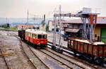Nebenbahn Vaihingen/Enz-Enzweihingen (WEG): T 04 fährt als Schlepptriebwagen in den Bahnhof Vaihingen-Stadt ein, 06.09.1984