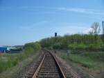 Das andere Ende der Strecke, der aufgegebene Anschluss an die Hauptstrecke. Das Vorsignal zu dem sichbaren Hauptsignal ist bereits abgebaut. 22.04 2007 zwischen Vaihingen/Enz und Sersheim