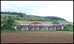 141362 ist hier bei Karlstadt am 17.5.199 mit einem Regionalzug nach Würzburg unterwegs.