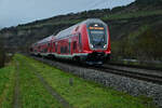 445 044 als RB 54 nach Bamberg bei der Durchfahrt in Thüngersheim gen Würzburg am 6.1.2023