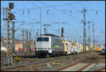Railadventure 111 029 passierte am 07.03.2026 mit einer Lieferung Neuware von Plasser & Theurer sowie Robel (Gleisbaumaschine RM 900 für Eiffage Infra-Rail D-ERD 99 80 9514 005-4 und Mobile