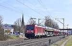 Mit einem Mercedes Autozug am Haken kommt die 187 114 durch Thüngersheim gen Retzbach gefahren am Dienstag den 1.