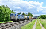 Boxxpress 193 539 mit einem Kastelzug in Thüngersheim gen Retzbach-Zellingen fahrend am Dienstag den 24.5.2022