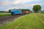 Blaue Lok zur  blauen Stunde : Der Smartron 192 043 Northrail kam am 27. Mai 2022 um 5:59 Uhr am  Fotobaum  bei Retzbach (Maintal) mit einem Containerzug südwärts angerauscht.