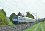 Da die SFS immer noch nicht freigegeben ist  brettern  die schnellen Züge durch das Maintal, so auch die 147 581 mit ihrem Nahverkehrs IC durch Thüngersheim in Richtung Karlstadt. 7.10.2022