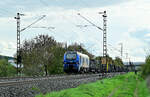 159 229 kommt am Dienstag den 1.11.2022 mit einem Güterzug gen Gemünden fahrend durch Thüngersheim,