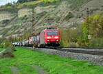 Vor der Prallhangkulisse bei Thüngersheim konnte ich die DBC  mit einem Zug am Haken aus Retzbach-Zellingen kommend ablichten.