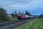 Auch ÖBB 1293 041 kommt am Heilig drei Königtag 2023 mit einem Güterzug, in dem Fall einem Auto Walter Klv, durch Thüngersheim gefahren. Nur das dieser Zug gen Karlstadt fährt. 