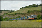 Hectorrail 241 013 war am 27.05.2025 mit dem LKW-Walter KLV-Zug bei Himmelstadt im Maintal südwärts unterwegs.